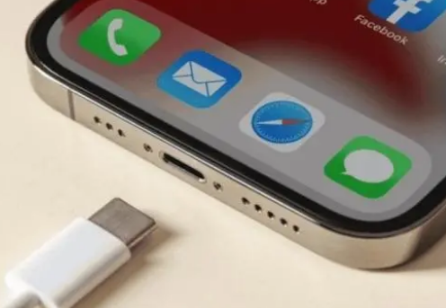 平潭苹果15维修分享iPhone15改USB-C接口后能和安卓用户互借充电器吗